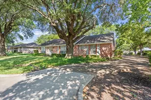 4801 Lake Englewood Dr, Waco, TX 76710 - Photo 2