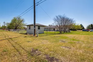 501 Sunrise Dr, Waxahachie, TX 75165 - Photo 4