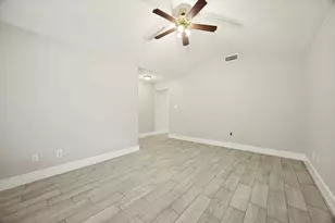 1009 Enlow Cir, Commerce, TX 75428 - Photo 4