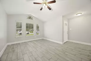 1009 Enlow Cir, Commerce, TX 75428 - Photo 2
