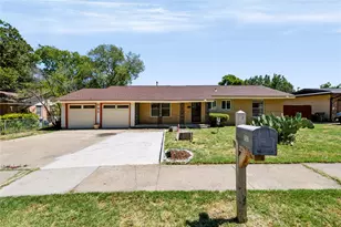 732 Hurstview Dr, Hurst, TX 76053 - Photo 2