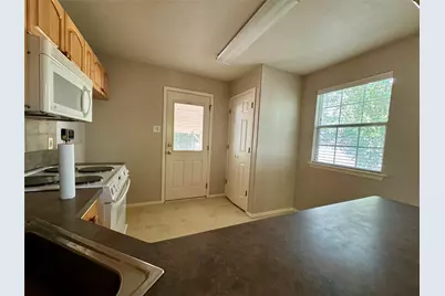 1013 Wilshire Boulevard, Arlington, TX 76012 - Photo 8