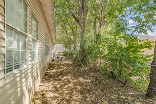 401 S Anglin St, Cleburne, TX 76031 - Photo 4