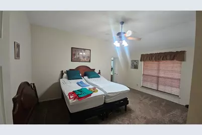 827 Quail Brook Drive, Arlington, TX 76001 - Photo 8
