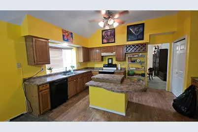 827 Quail Brook Drive, Arlington, TX 76001 - Photo 12