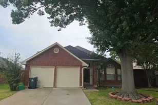 827 Quail Brook Dr, Arlington, TX 76001 - Photo 1