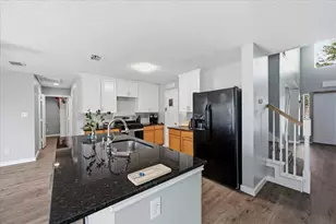 2423 Ranchview Dr, Grand Prairie, TX 75052 - Photo 8