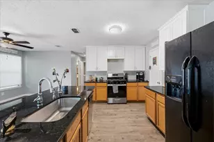 2423 Ranchview Dr, Grand Prairie, TX 75052 - Photo 6