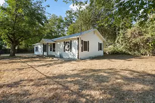 1130 Alvarado St, Cleburne, TX 76031 - Photo 2