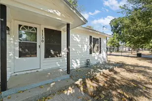 1130 Alvarado St, Cleburne, TX 76031 - Photo 4