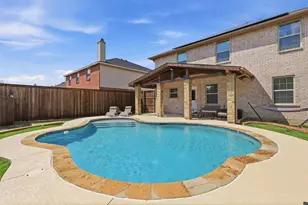 2119 Edgewood Dr, Grand Prairie, TX 75052 - Photo 2