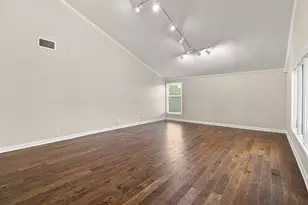 905 Crowley Rd, Arlington, TX 76012 - Photo 12