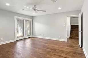 905 Crowley Rd, Arlington, TX 76012 - Photo 32