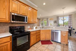 2804 Tour Ct, Granbury, TX 76049 - Photo 8
