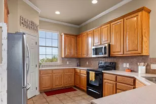 2804 Tour Ct, Granbury, TX 76049 - Photo 10