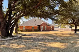 201 Sunrise Dr, Granbury, TX 76049 - Photo 1