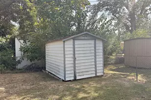 806 Humphrey St, Athens, TX 75751 - Photo 16