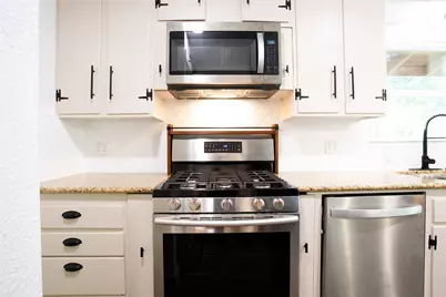 1132 W 8th Street, McGregor, TX 76657 - Photo 8