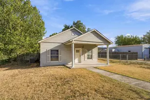 503 E Main St, Decatur, TX 76234 - Photo 2
