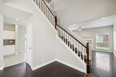 344 Parkview Drive, Hurst, TX 76053 - Photo 6