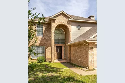 344 Parkview Drive, Hurst, TX 76053 - Photo 2