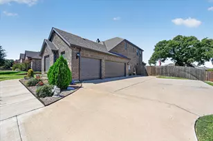 1940 Silver Falls Dr, Burleson, TX 76028 - Photo 4