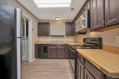 4210 Meadow Park Drive, Arlington, TX 76017 - Photo 10