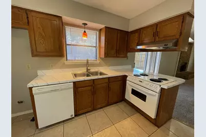 5601 Hearthwood Court, Arlington, TX 76016 - Photo 4