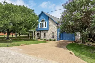 45145 Fringewood Dr, Whitney, TX 76692 - Photo 2
