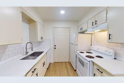 614 W Heard Street #8, Cleburne, TX 76033 - Photo 2