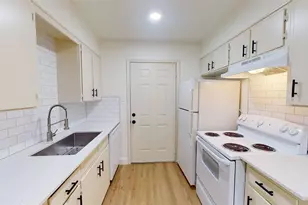 614 W Heard St, Cleburne, TX 76033 - Photo 2