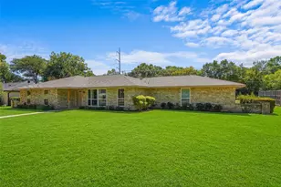 336 Woodbrook Dr, DeSoto, TX 75115 - Photo 2
