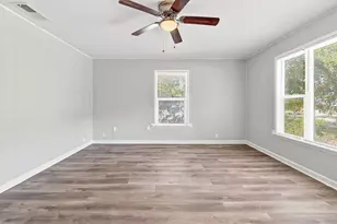 904 Bales St, Cleburne, TX 76033 - Photo 8