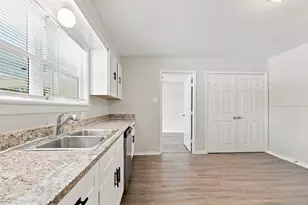 904 Bales St, Cleburne, TX 76033 - Photo 14