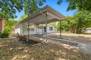904 Bales St, Cleburne, TX 76033 - Photo 2