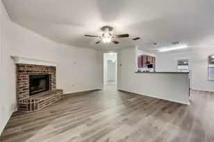 2613 Castle Pines Dr, Burleson, TX 76028 - Photo 4
