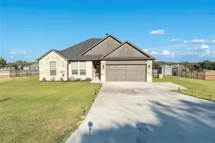 1215 Sanger, Springtown, TX 76082 - Photo 4
