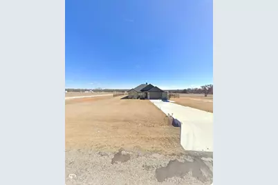 1215 Sanger, Springtown, TX 76082 - Photo 2