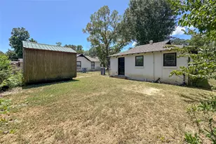 909 Alice St, Trinidad, TX 75163 - Photo 2