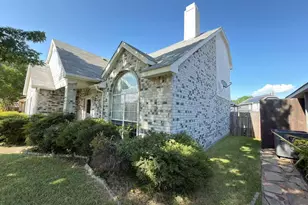 2918 Lake Valley Dr, Garland, TX 75040 - Photo 2