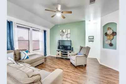 1434 Meadow Creek Drive, Princeton, TX 75407 - Photo 6