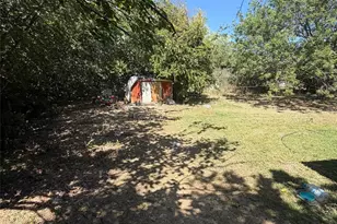 3001 Meadow Cir, Grand Prairie, TX 75052 - Photo 12