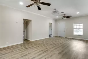 930 S Vernon Ave, Dallas, TX 75208 - Photo 4