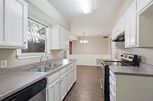 3703 French Wood Dr, Arlington, TX 76016 - Photo 6