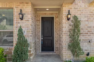315 Ferndale St, Lewisville, TX 75056 - Photo 2