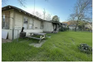 512 NW 5th St, Mineral Wells, TX 76067 - Photo 2