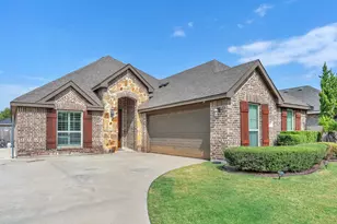 203 Cambridge St, Waxahachie, TX 75165 - Photo 2