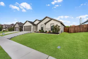 6924 Talon Bluff Dr, Fort Worth, TX 76179 - Photo 2