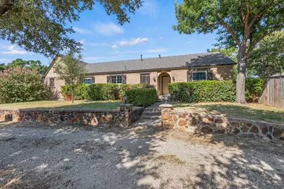 620 Oakwood Lane, Arlington, TX 76012 - Photo 1
