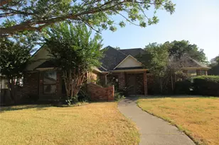 1823 Green Tree Ln, Duncanville, TX 75137 - Photo 1